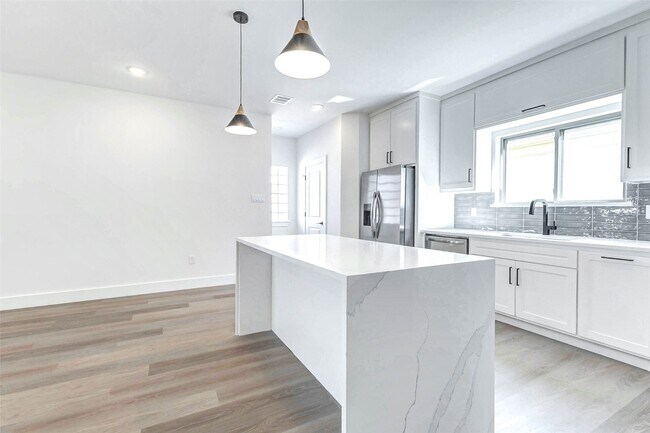 Photo - 5640 Dolores St