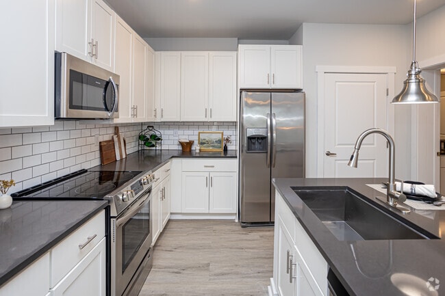1BR, 1BA - 736SF