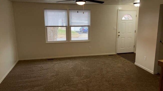 Photo - 105 Woodard Dr