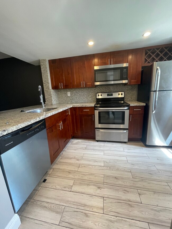 Building Photo - 5200 NW 31st Ave Unit 43