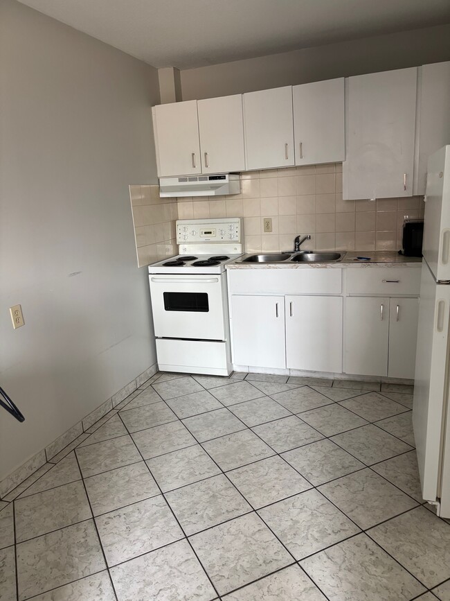 Photo - 9725-9130 130 Ave NW Unit 1