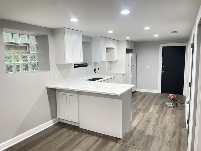 Photo - 2617 W Rascher Ave Unit G