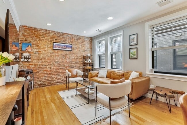 Photo - 454 Hanover St