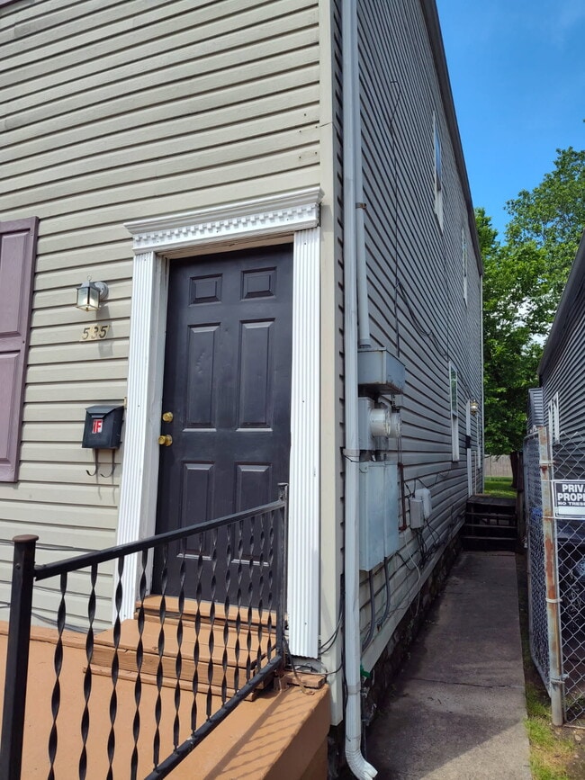 535 E Kentucky St Unit 1F