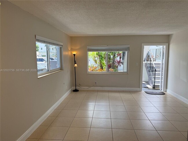 Photo - 715 NE 2nd Ave Unidad 101