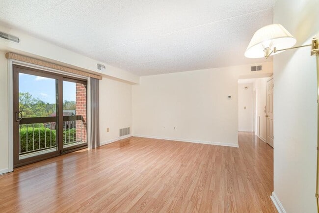 Photo - 1210 Hampton Hill Ct