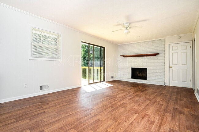 Photo - 2807 Hickory Ln