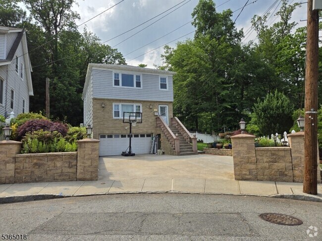 Building Photo - 33 Park Dr N Unit 2 Rental