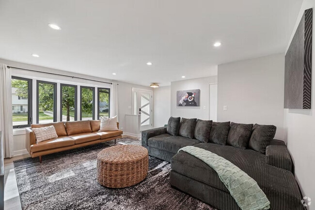 Building Photo - 908 Long Meadow Dr Rental