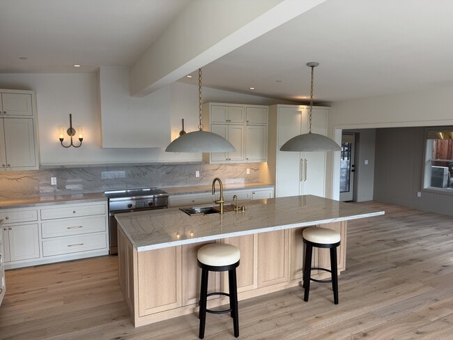 Photo - 555 Virginia Dr