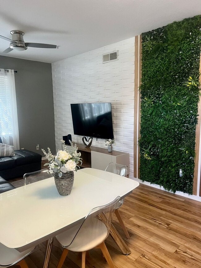 Photo - 4-bedroom, 3-bathroom townhouse in Kissimmee !