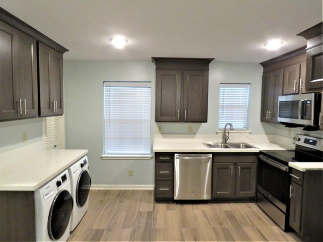 Photo - 509 E 7th St Unit Cottage 10