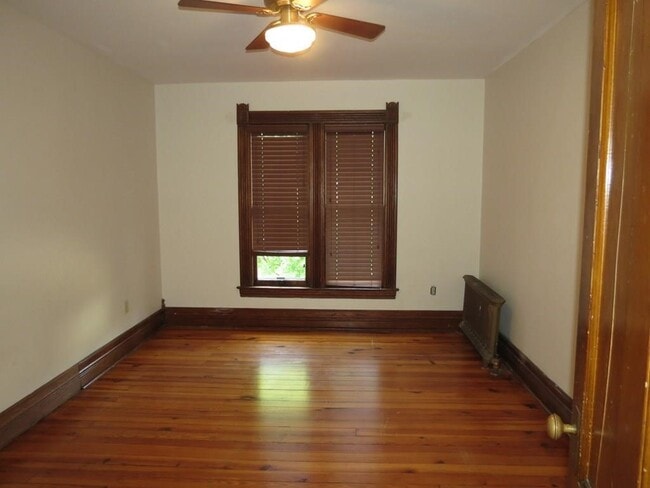 Photo - 54 W 5th St