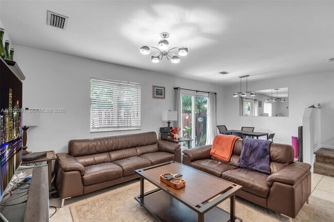 Photo - 212 NE 3rd St