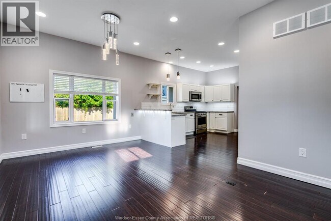 Photo - 1672 Elgin St