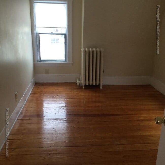 Building Photo - 354 Shirley St Unit 3