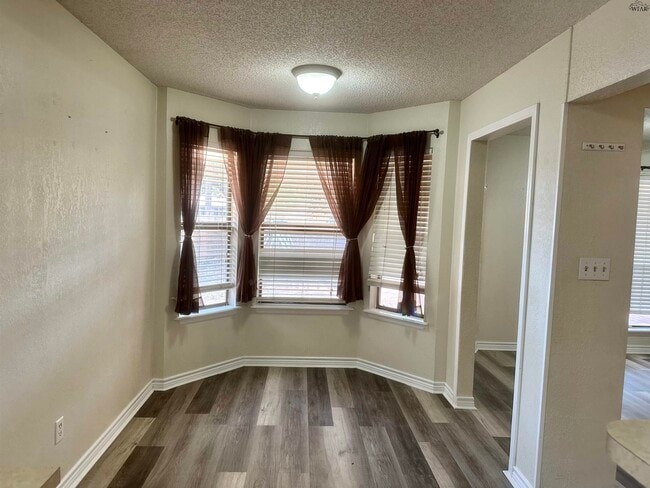 Photo - 2 Bayberry Ct