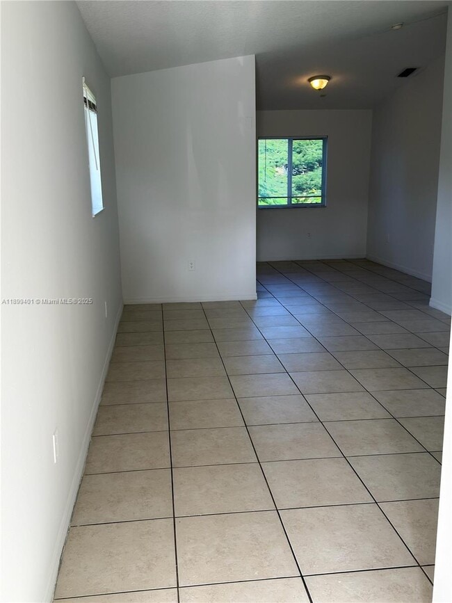 Photo - 930 NE 34th Ave Unit 201
