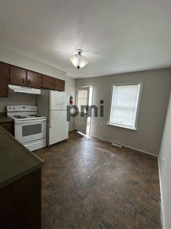 Photo - 1624 University Dr