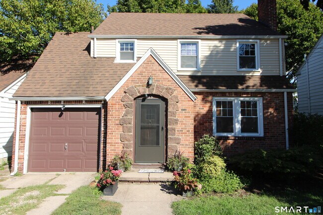 Building Photo - 53 Lilac Ave