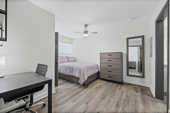 11-240.jpg - 240 Flats