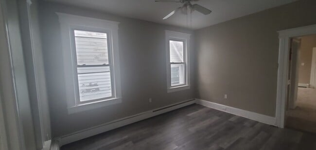 Building Photo - 27 Sharon Ave Unit 1