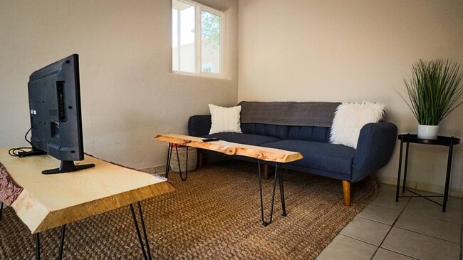 Photo - 219 Girard Blvd SE