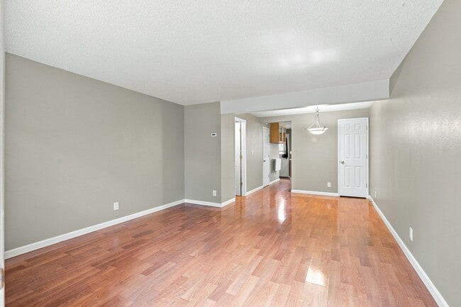 Photo - 327 N Main St