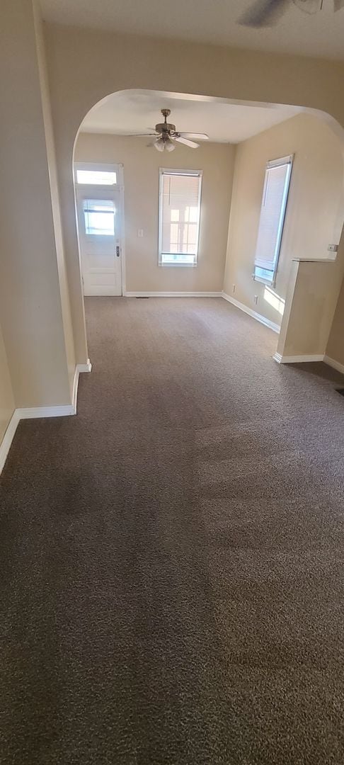 Building Photo - 2 Bedroom 1.5 Bathroom with detached garag...