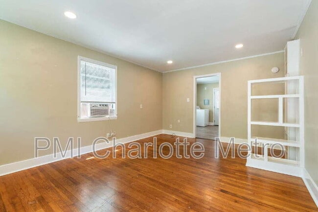 Photo - 1733 Academy St