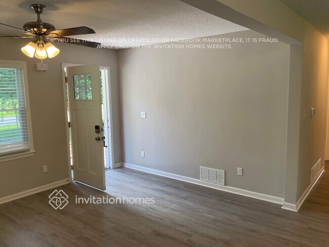 Photo - 1833 Rollingwood Dr SE