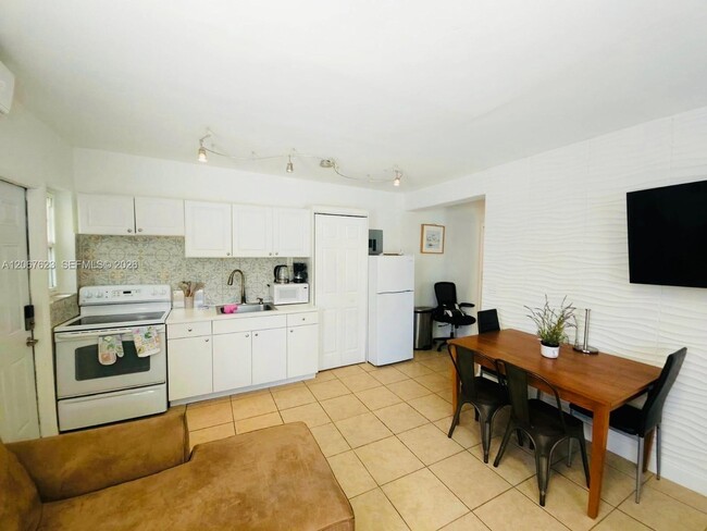 Photo - 1639 Hayes St Unit 1