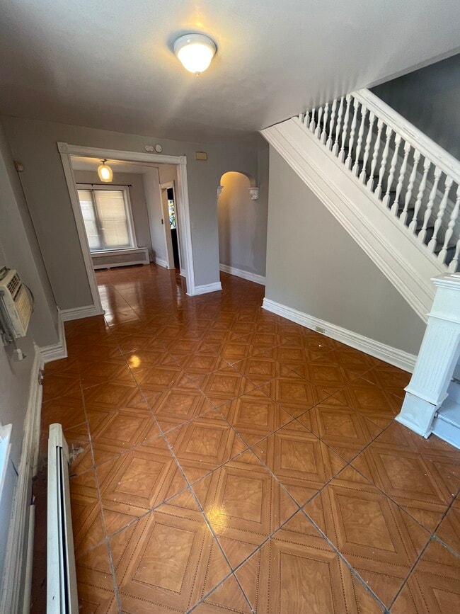 Photo - 513 W Green St