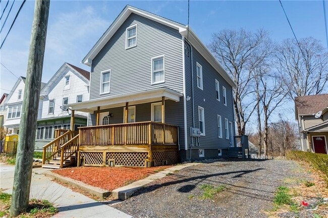 Building Photo - 31 Willetts Ave Rental