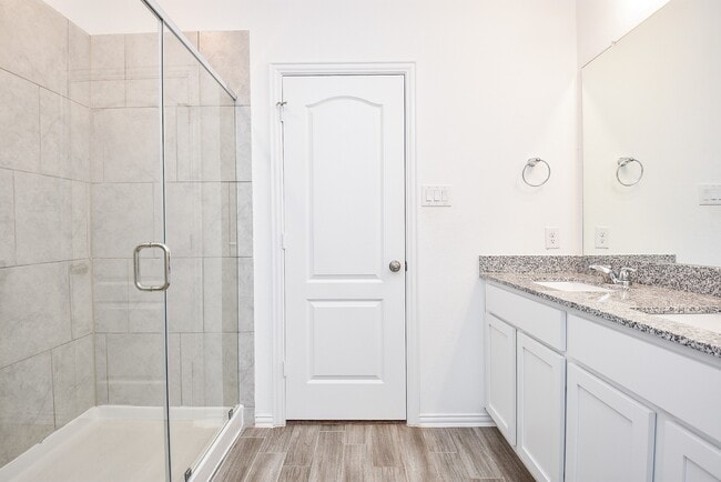 Photo - 31326 Black Frst Xing