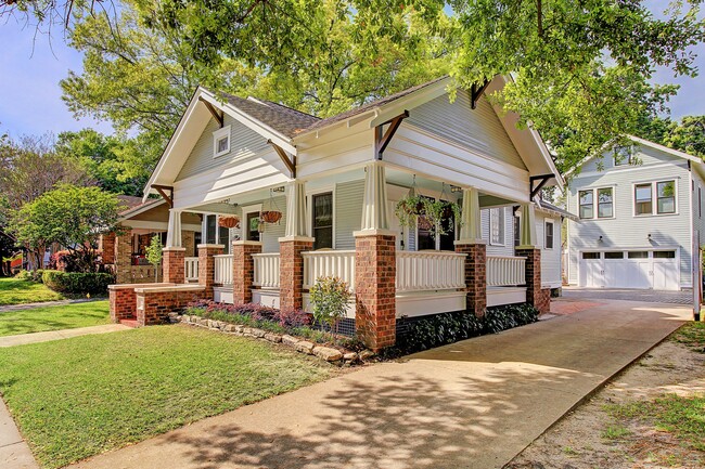 Photo - 1123 E 7th St