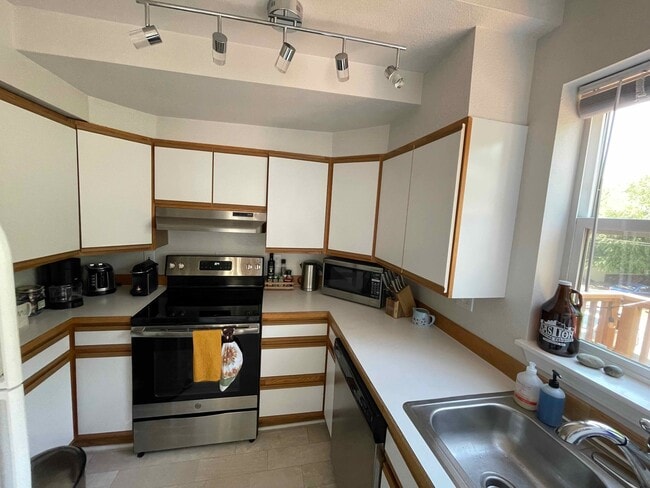 Fotografía del edificio - 631 N Garden St