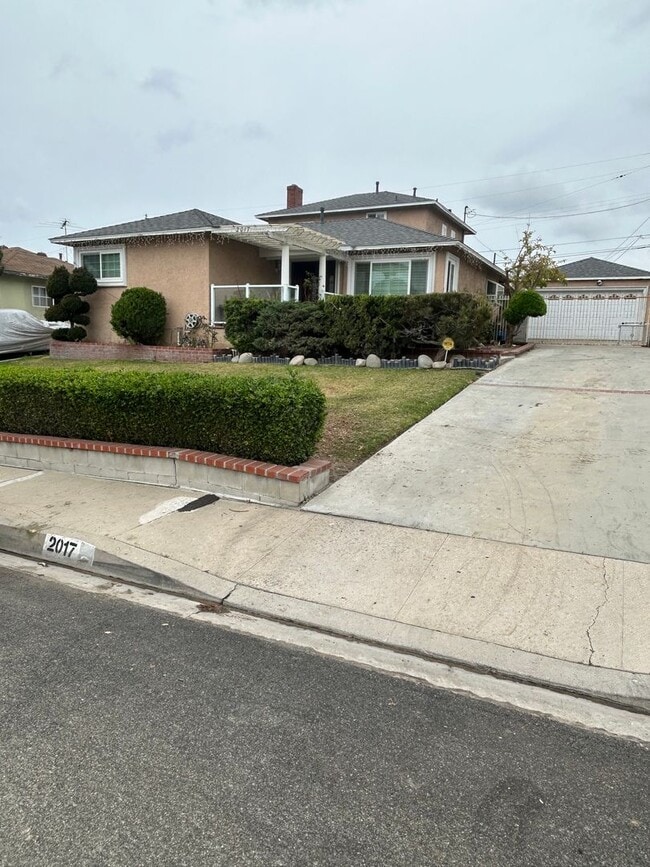 Building Photo - Spacious 4-Bedroom House for Rent in Monterey Park Quiet Neighborhood