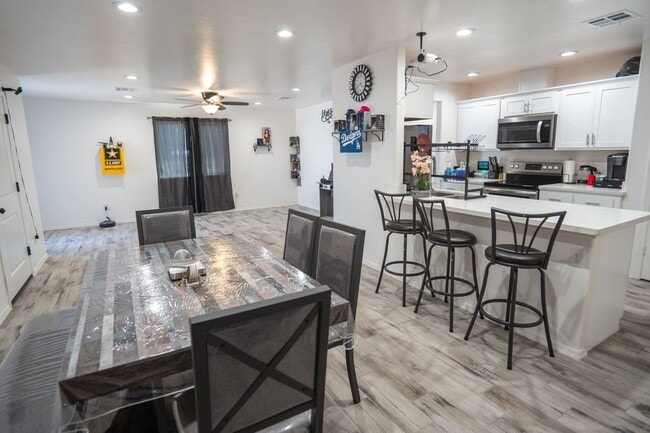 Photo - 2231 E 14th St