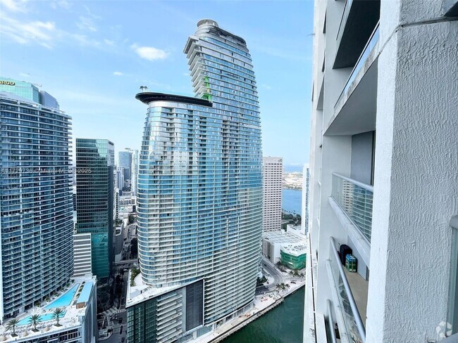 Building Photo - 475 Brickell Ave Unit 4408 Rental