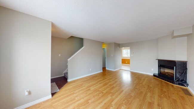 Photo - SPACIOUS THREE BEDROOM TOWNHOME BY HOSPITAL Unité 48