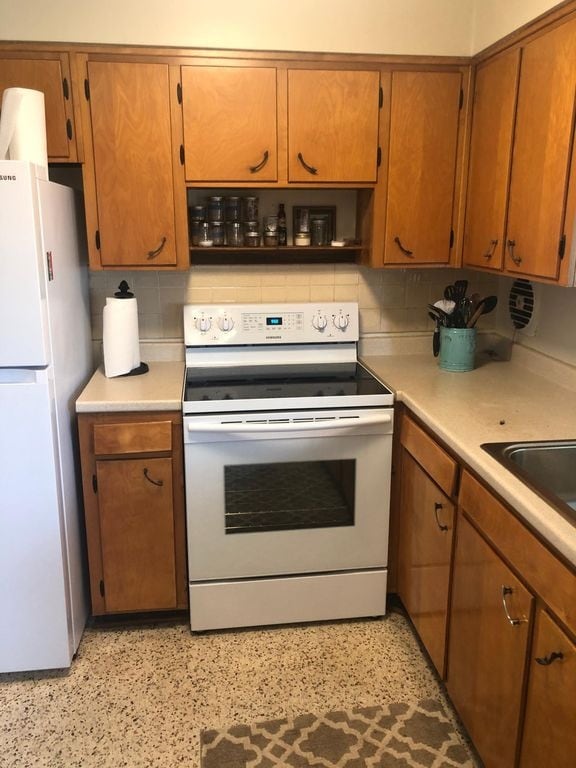 Photo - 48-48 Longwood Dr