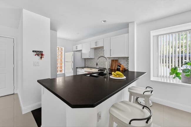 Photo - 4807 Via Palm Lakes Via Unidad 1501