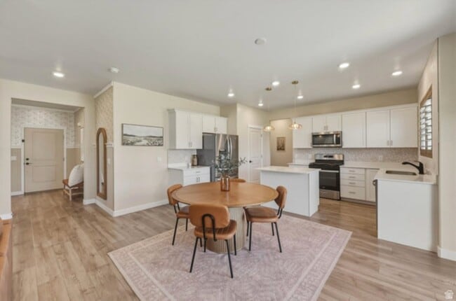 616 West 1300 N