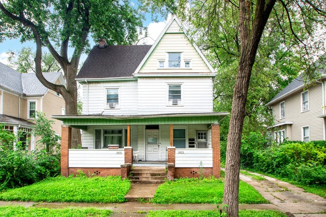 Building Photo - 1403 W Barker Ave