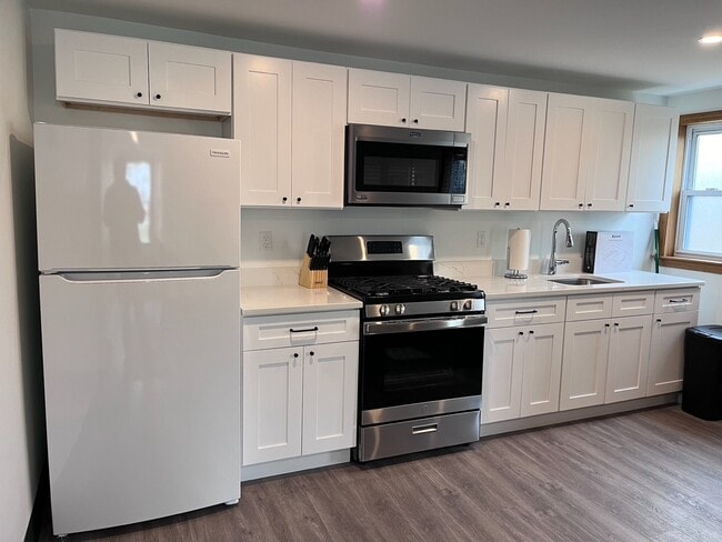 Building Photo - 63 Winter St Unit 104