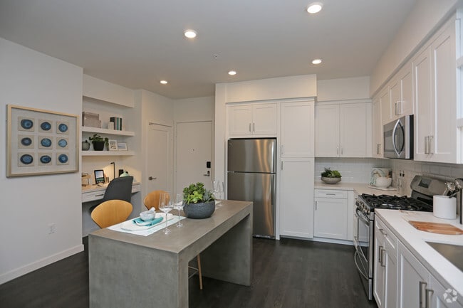 1 BR, 1 BA - 780 SF