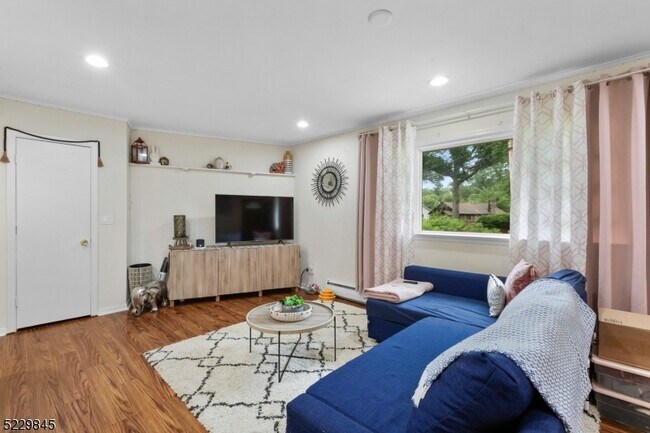 Photo - 128 Lakeview Terrace