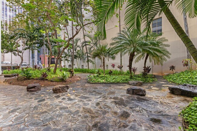 Photo - Downtown Honolulu Condo - AC . W/D . Full Kitchen