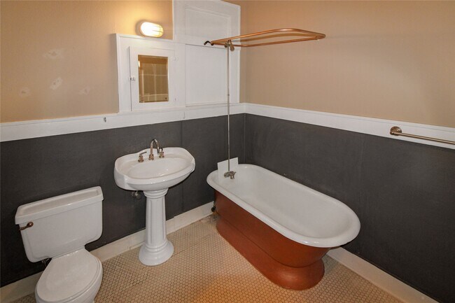 Photo - 1902 Church St Unit 7